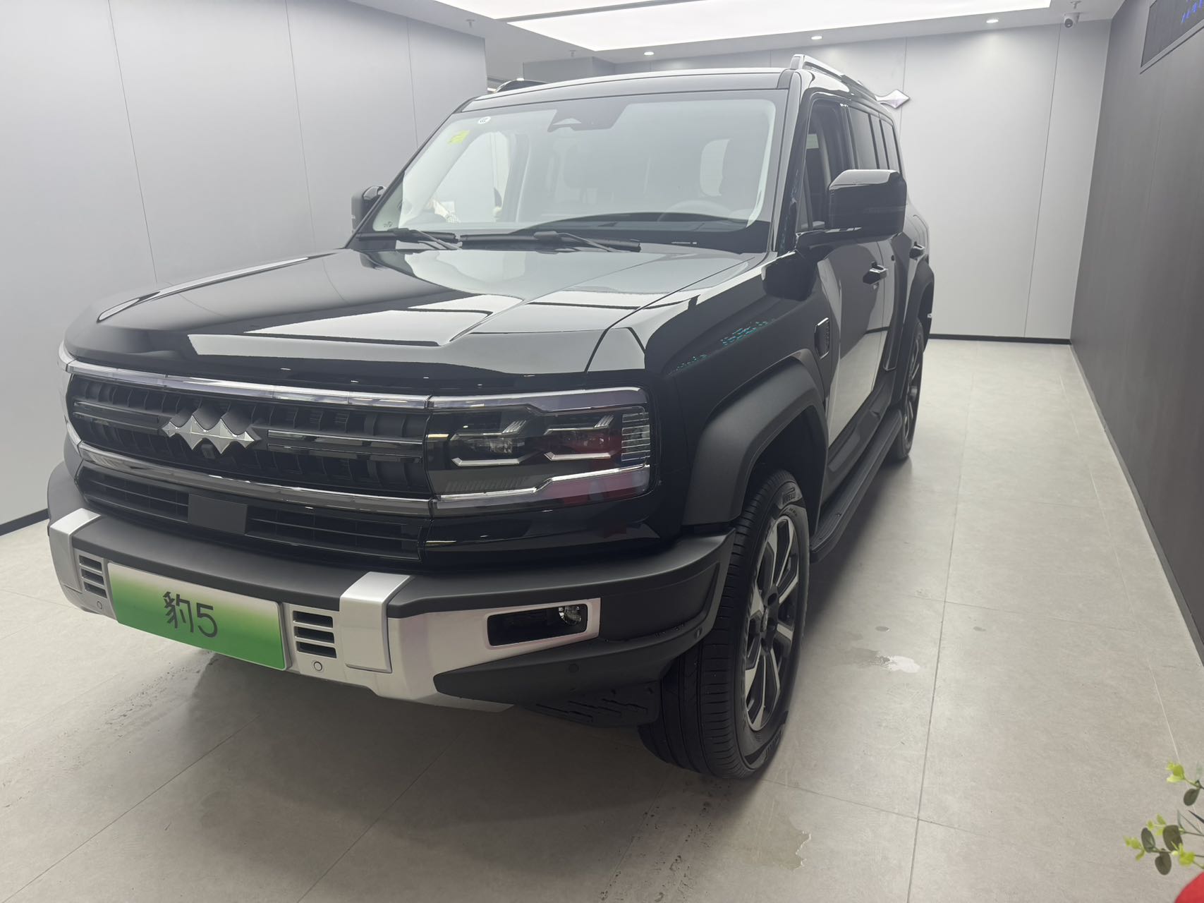 雨刮器功能检测与清洁：保证良好视野条件