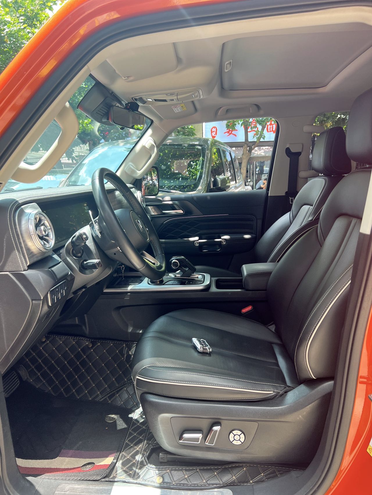 车门铰链润滑处理方法分享：消除异响问题根源所在