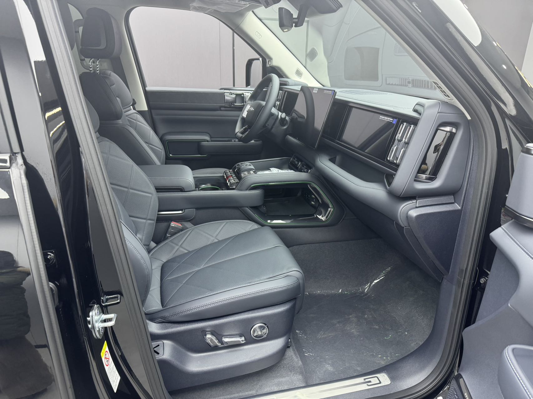 雨季汽车保养关键：底盘防锈、雨刮更换，这些细节别忽略